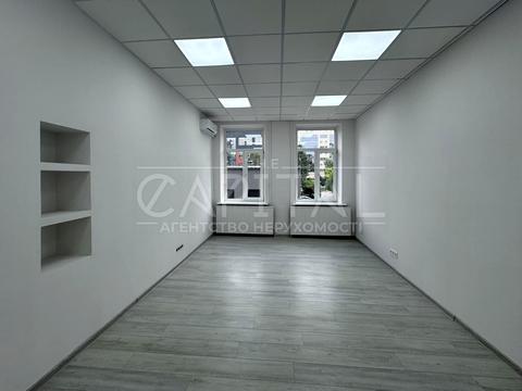 комерційна за адресою Жилянська вул., 30-А