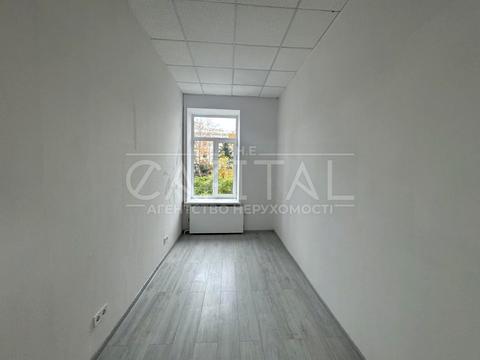 комерційна за адресою Жилянська вул., 30-А