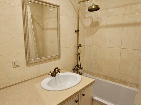 квартира за адресою Любарського пров. (Білостоцького), 4