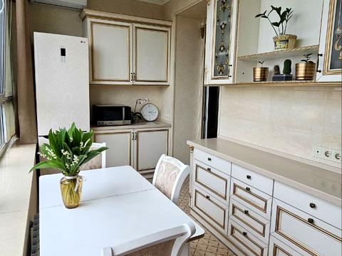 квартира за адресою Любарського пров. (Білостоцького), 4