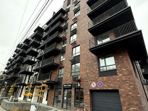 комерційна за адресою Українська вул., 1-Б/1