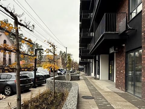 комерційна за адресою Українська вул., 1-Б/1