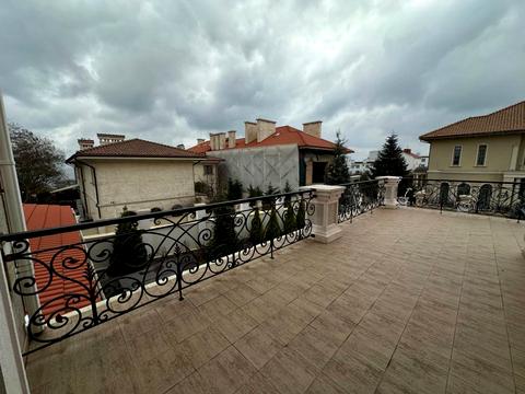 будинок за адресою Зої Космодем'янської, 1/12