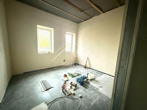 комерційна за адресою Українська вул., 148