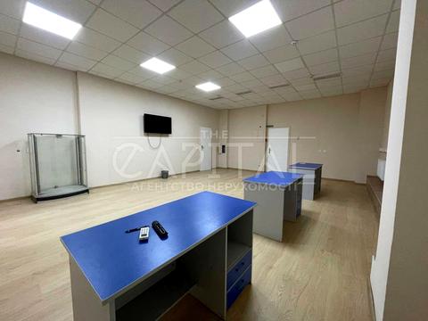 комерційна за адресою Володимирська вул., 49