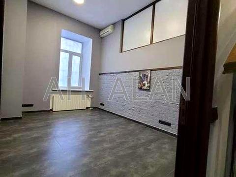 комерційна за адресою Академіка Богомольця вул., 5