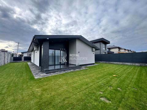 будинок за адресою вул. Грушева, 1