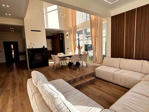 будинок за адресою набережна Василя Стефаника вул.