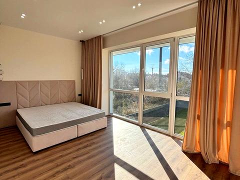 будинок за адресою набережна Василя Стефаника вул.