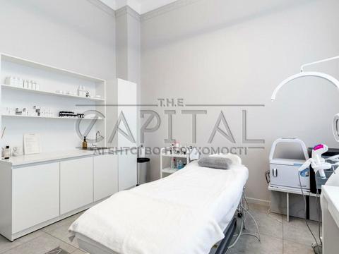 коммерческая по адресу Андрея Верхогляда ул. (Михайла Драгомирова), 15-А