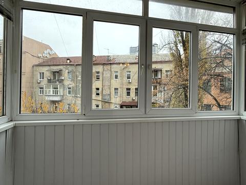 комерційна за адресою Мала Житомирська вул., 10