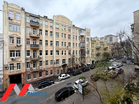 комерційна за адресою Мала Житомирська вул., 10