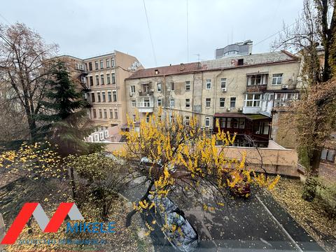 комерційна за адресою Мала Житомирська вул., 10