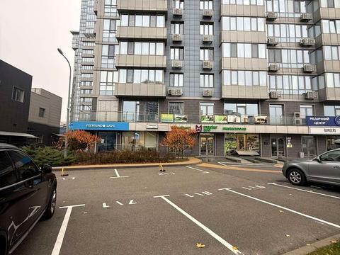 паркомісце за адресою Дніпровська набережна вул., 14