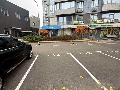 паркомісце за адресою Дніпровська набережна вул., 14