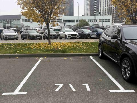 паркомісце за адресою Дніпровська набережна вул., 14