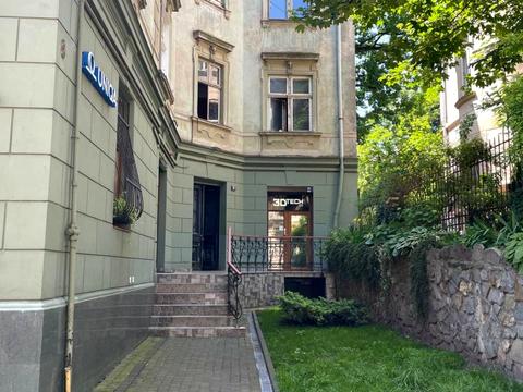 комерційна за адресою Михайла Вербицького вул., 9