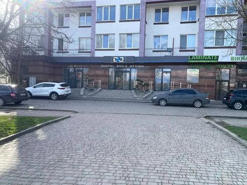 комерційна за адресою Володимира Івасюка вул., 76а