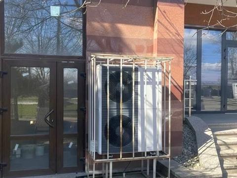 комерційна за адресою Володимира Івасюка вул., 76а