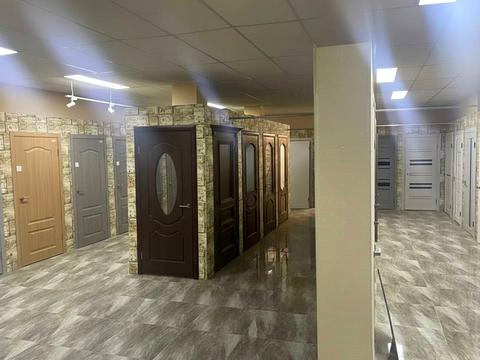 комерційна за адресою Володимира Івасюка вул., 76а