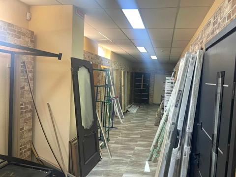 комерційна за адресою Володимира Івасюка вул., 76а