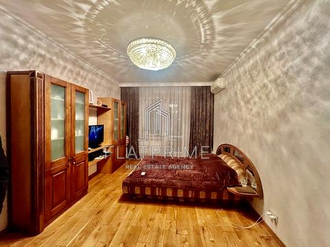 квартира за адресою Академіка Єфремова вул. (Командарма Уборевича), 8-А