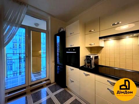 квартира за адресою Регенераторна вул., 4 к4