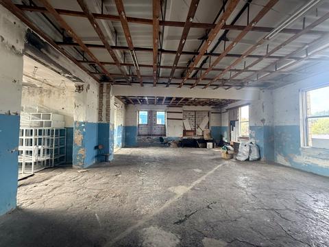 коммерческая по адресу Радистов ул., 64