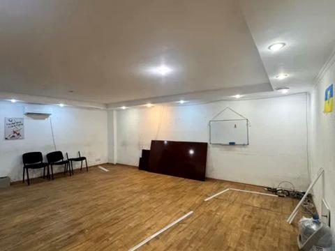 комерційна за адресою Соборна пл. (Жовтнева), 1-Б