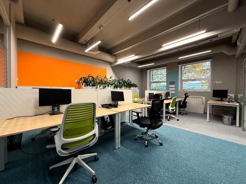 комерційна за адресою Сім'ї Прахових вул. (Гайдара), 50