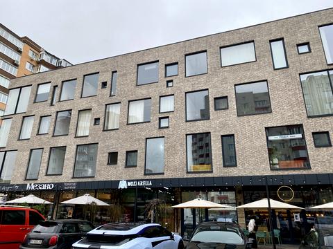 комерційна за адресою Зарічанська вул., 13В