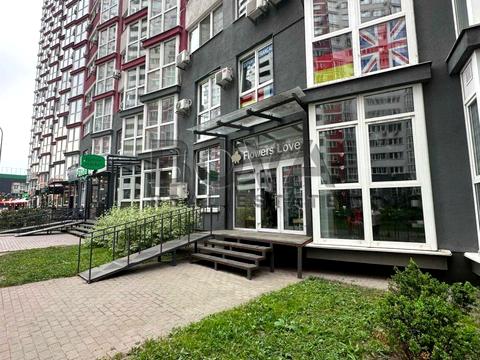 комерційна за адресою Драгоманова вул., 2-А