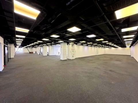 комерційна за адресою Вадима Гетьмана вул., 6