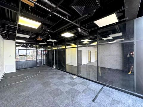 комерційна за адресою Вадима Гетьмана вул., 6