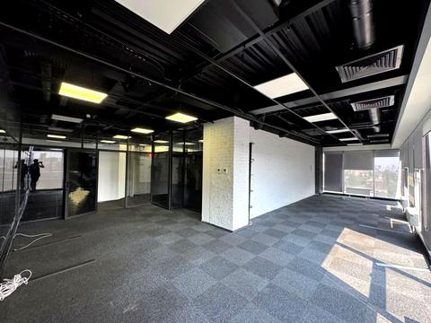 комерційна за адресою Вадима Гетьмана вул., 6