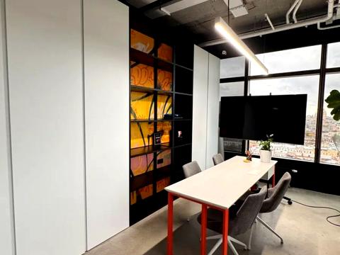 комерційна за адресою Богдана Хмельницького вул., 19