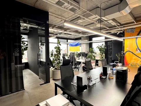 комерційна за адресою Богдана Хмельницького вул., 19