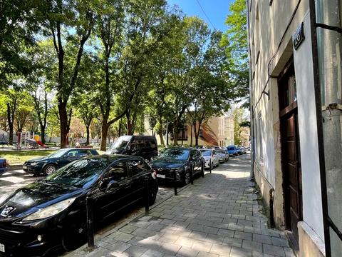 комерційна за адресою Підмурна вул., 20