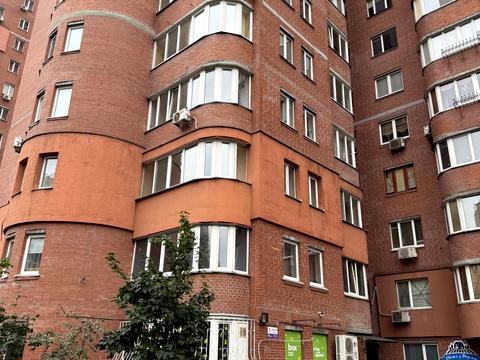 квартира за адресою Анни Ахматової вул., 13