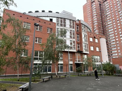 квартира за адресою Анни Ахматової вул., 13