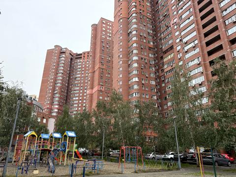 квартира за адресою Анни Ахматової вул., 13