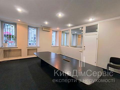 комерційна за адресою Рейтарська вул., 31/16