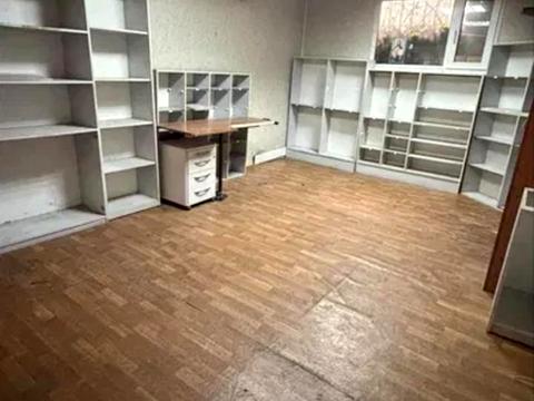 комерційна за адресою Воскресенська вул. (Леніна), 32