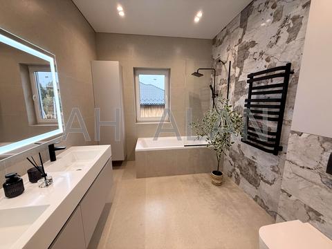 будинок за адресою Захрестова вул., 1