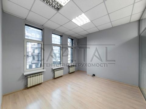 комерційна за адресою Саксаганського вул., 118