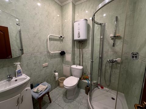 комерційна за адресою Володимира Івасюка просп. (Героїв Сталінграду), 8