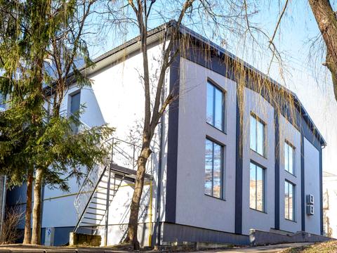 комерційна за адресою Української Перемоги вул. (Академіка Сахарова), 36