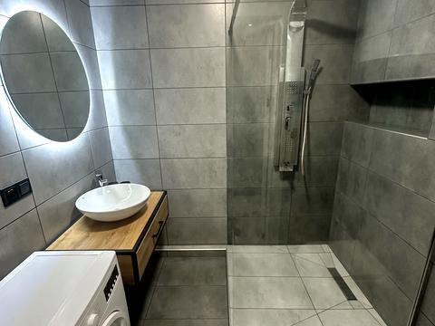 квартира за адресою Михайла Максимовича вул. (Онуфрія Трутенка), 28-Е