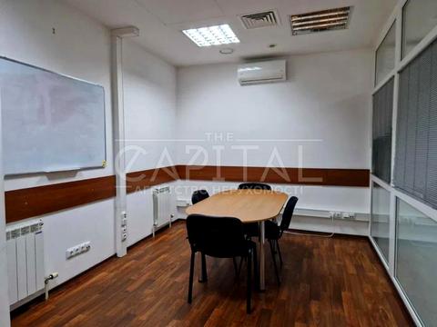 комерційна за адресою Басейна вул., 7-В