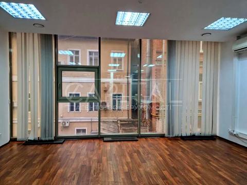 комерційна за адресою Басейна вул., 7-В